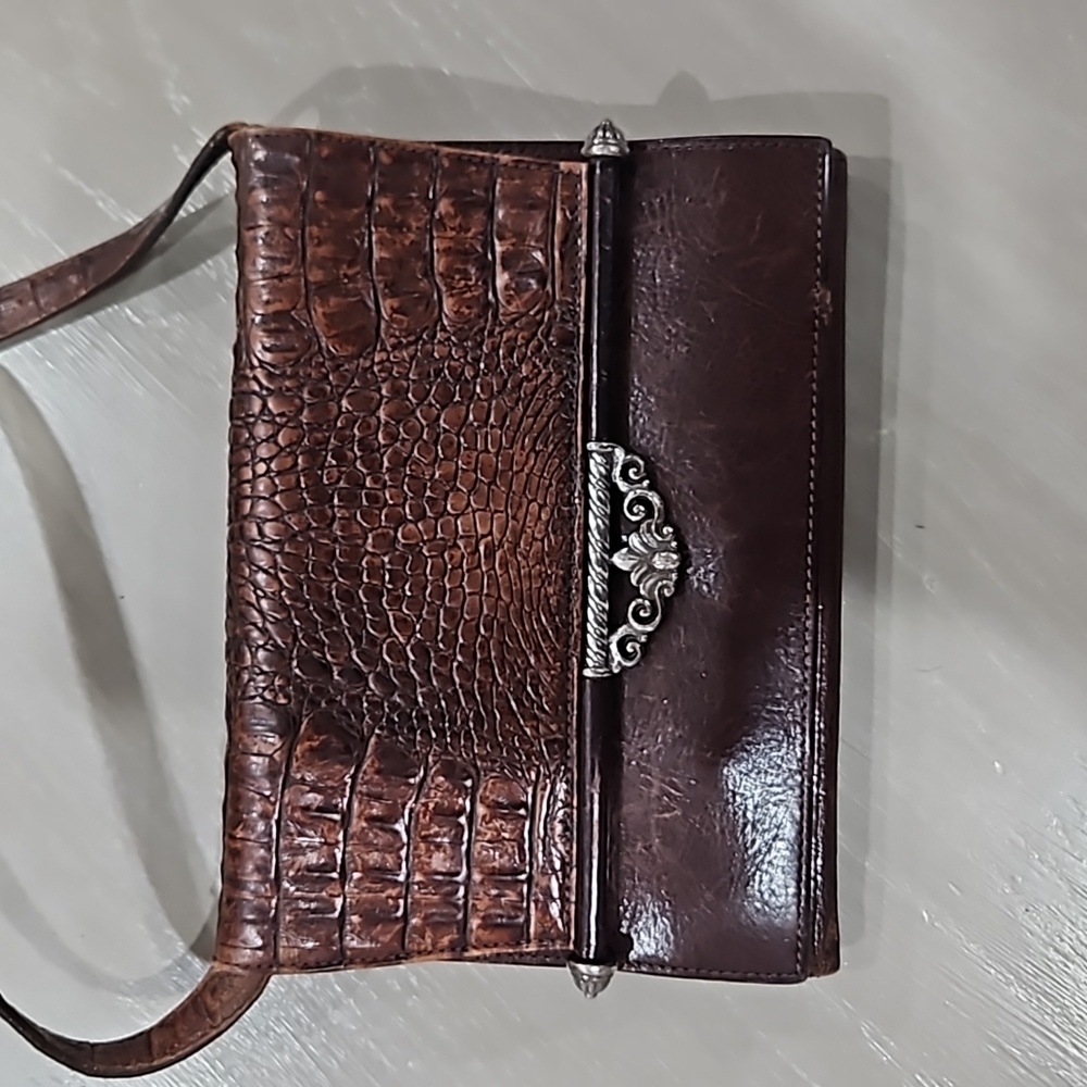 Brown leather Brighton crossbody purse.